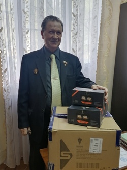 Олег Шаронов и Алексей Шмелев передали Совету ветеранов Ленинского района памятные подарки